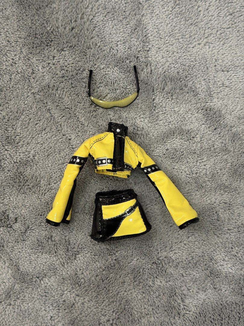 Bratz Clothes (Category: Vintage Collectibles) located in General Trias. Submitted by crybbratz (Listing ID 1467782348, Image 2). Description: 300 each set first to pay can ship thru j&t or lalamove.