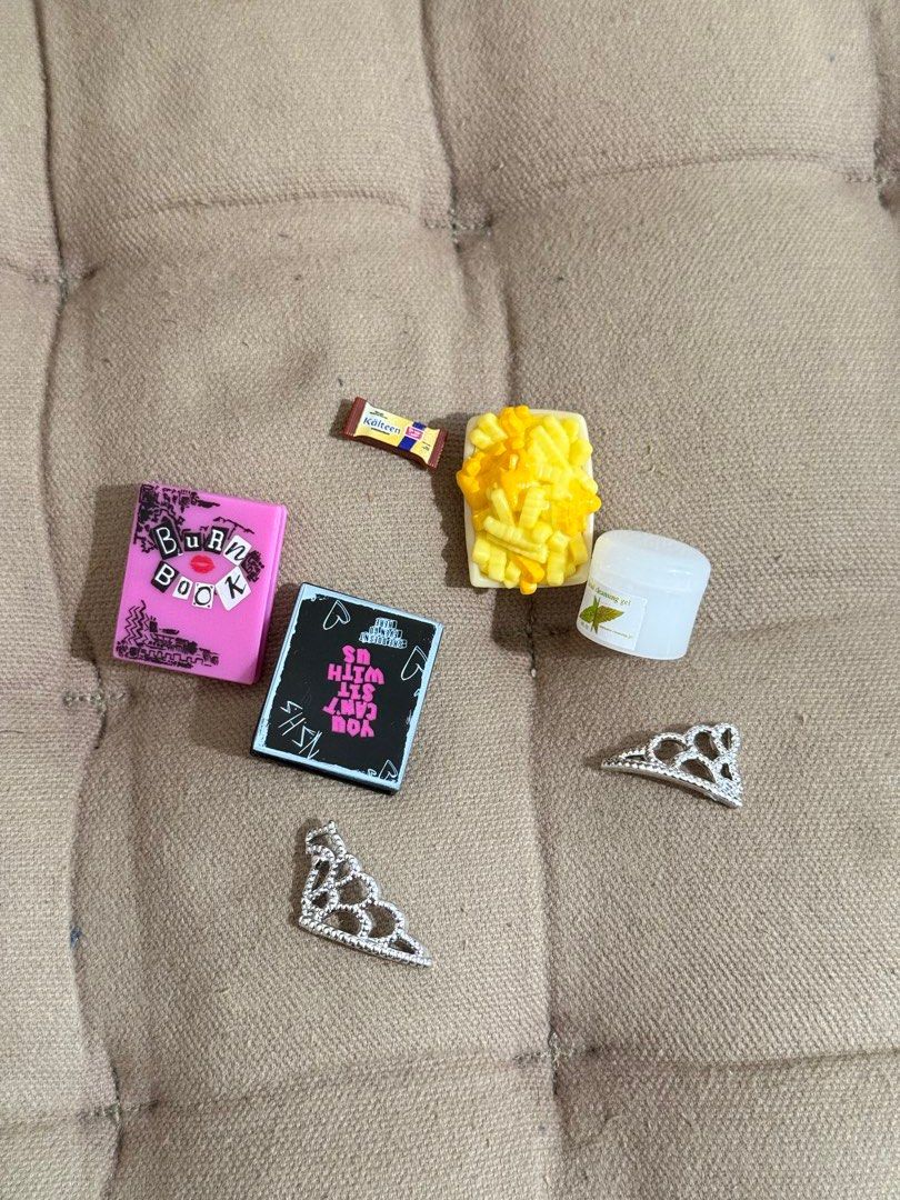 Bratz Mean Girls - Accessories (Category: Kids Toys) located in Pasig City. Submitted by din_a (Listing ID 1467647080, Image 1). Description: Bratz Mean Girls - Accessories Accessories from Regina v2 and Janis.