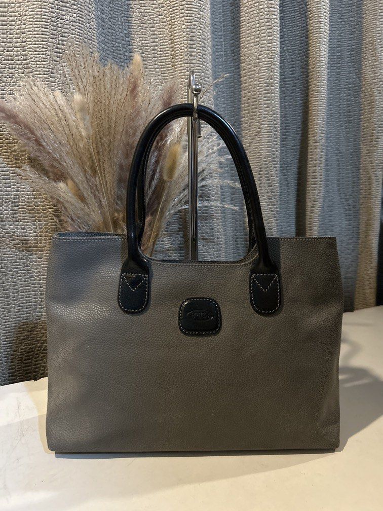 Brics…Gray Pebbled Leather Handbag (Category: Shoulder Bags) located in Quezon City. Submitted by collsan (Listing ID 1467773670, Image 1). Description: .