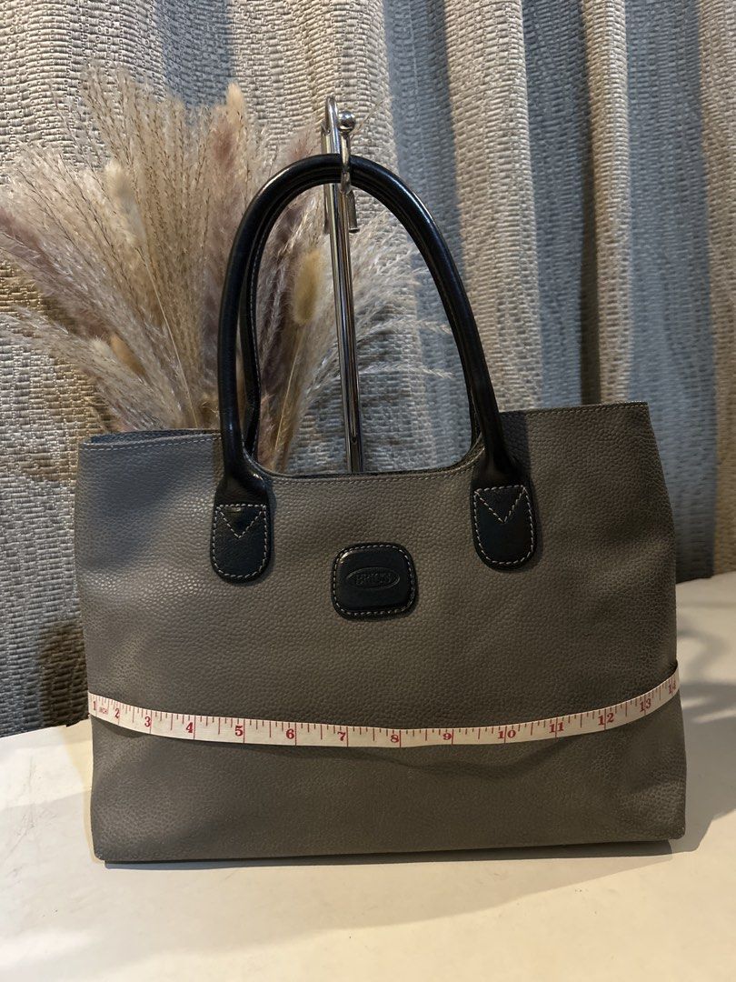 Brics…Gray Pebbled Leather Handbag (Category: Shoulder Bags) located in Quezon City. Submitted by collsan (Listing ID 1467773670, Image 2). Description: .