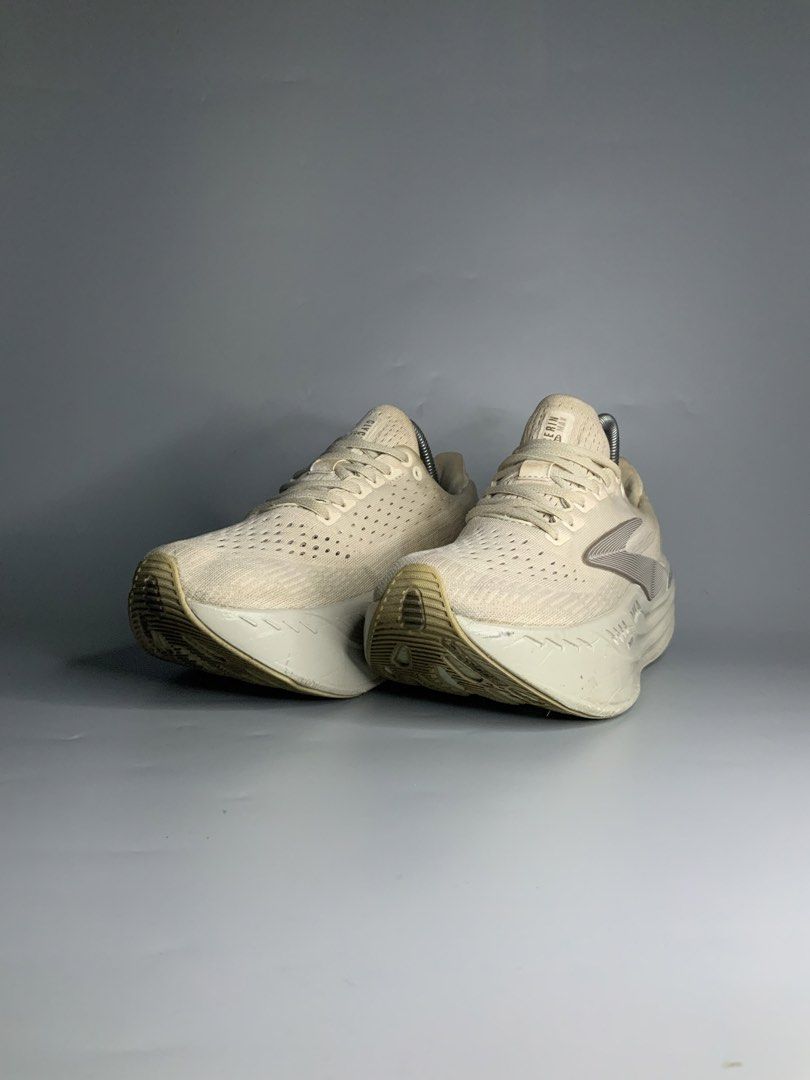 Brooks Glycerin Max (Category: Sneakers) located in Cavite. Submitted by kalye_footwear (Listing ID 1467770722, Image 2). Description: - Model: Brooks Glycerin Max sneakers - Color: Versatile beige - Us 8 , Euro 39 , Cm 25 - Sole: Thick cushioned sole with advanced DNA Tuned technology - Upper: Breathable textured mesh with tonal laces and curved side logos - Extra: Includes shoe trees inside to maintain shape - Condition: Excellent / Ready to we