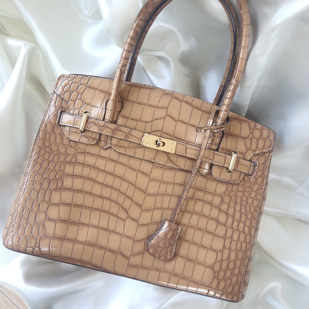 Brown Bag 31cm With Sling (Category: Shoulder Bags) located in Paranaque City. Submitted by shopshineph (Listing ID 1467737792, Image 1). Description: Brown croc skin handbag 31cm With many pockets Sling included With dust bag Bought for PHP 5K Selling for PHP 2,900 GCash / bank transfer Lalamove delivery Meetup: Newport World Resorts.