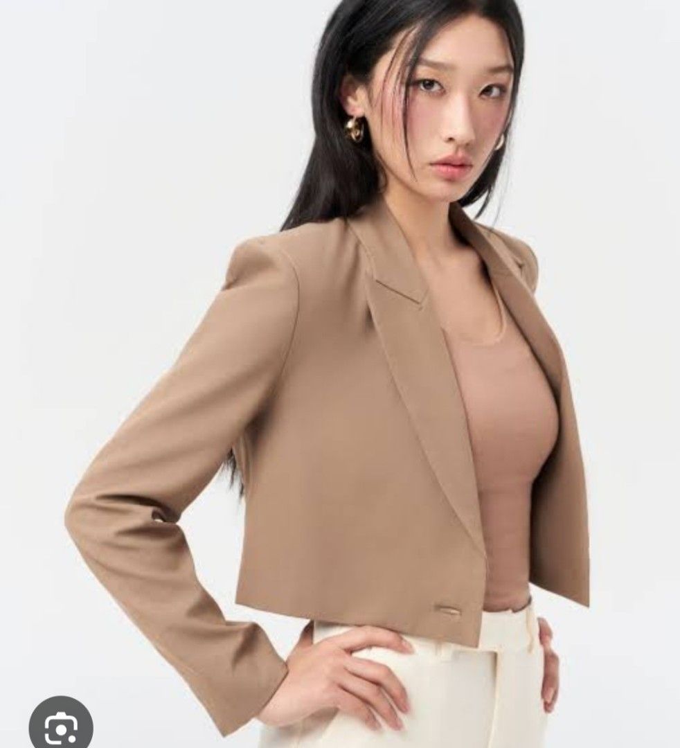 Brown Cropped women Blazer (Category: Coats, Jackets and Outerwear) located in Manila. Submitted by PrinceDani.Clothing (Listing ID 1467643882, Image 2). Description: brown cropped blazer Medium to large fit 21in width 20in length issue: minimal stain excellent condition .
