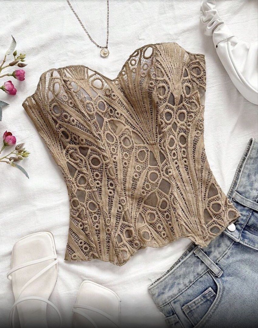 Brown Lace Corset (Category: Sleeveless) located in Baguio. Submitted by cloala (Listing ID 1467645751, Image 1). Description: NBU, nastock lang Large on tag Hard-boned corset Bought from $h€in for 550+ Great piece for layering .