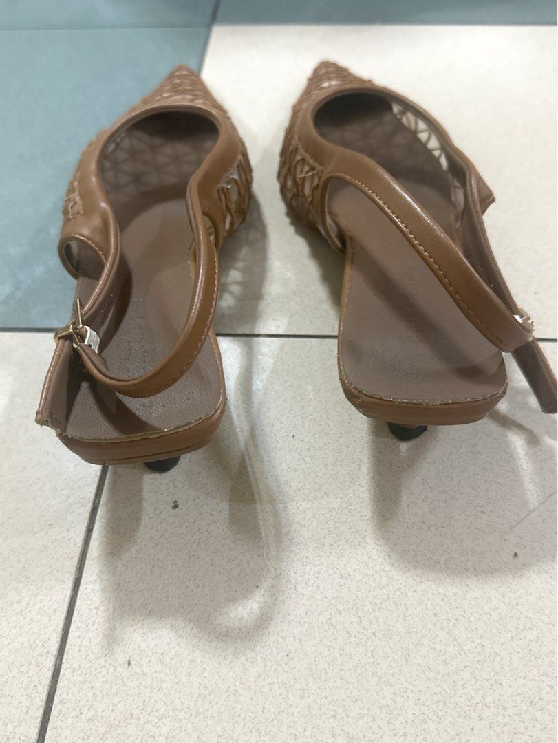 Brown Pointed Toe Mesh Slingback Kitten Heels (Category: Heels) located in Quezon City. Submitted by shopfinesse (Listing ID 1467758295, Image 3). Description: - Color & Style: Brown slingback heels with trendy pointed toes - Design: Netted mesh upper with textured lattice detailing - Comfort: Easy-to-walk-in kitten heel, ideal for daily wear or events - Fit: Secure, adjustable buckle strap at the back - Condition: Clean insoles and neat soles.