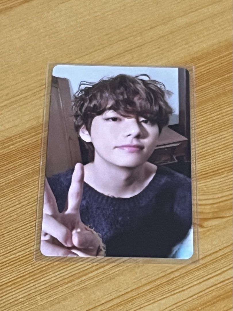 BTS V TAEHYUNG DECO KIT 2022 PC (Category: K-Wave Merchandise) located in Mandaluyong City. Submitted by bluevinyl (Listing ID 1467615510, Image 1). Description: - good condi but x sensi - prio payo (can lower) / if dop: 3 days - no rush shipping mop: gcash/gotyme/ub mod: j&t / sdd loc: mandaluyong.