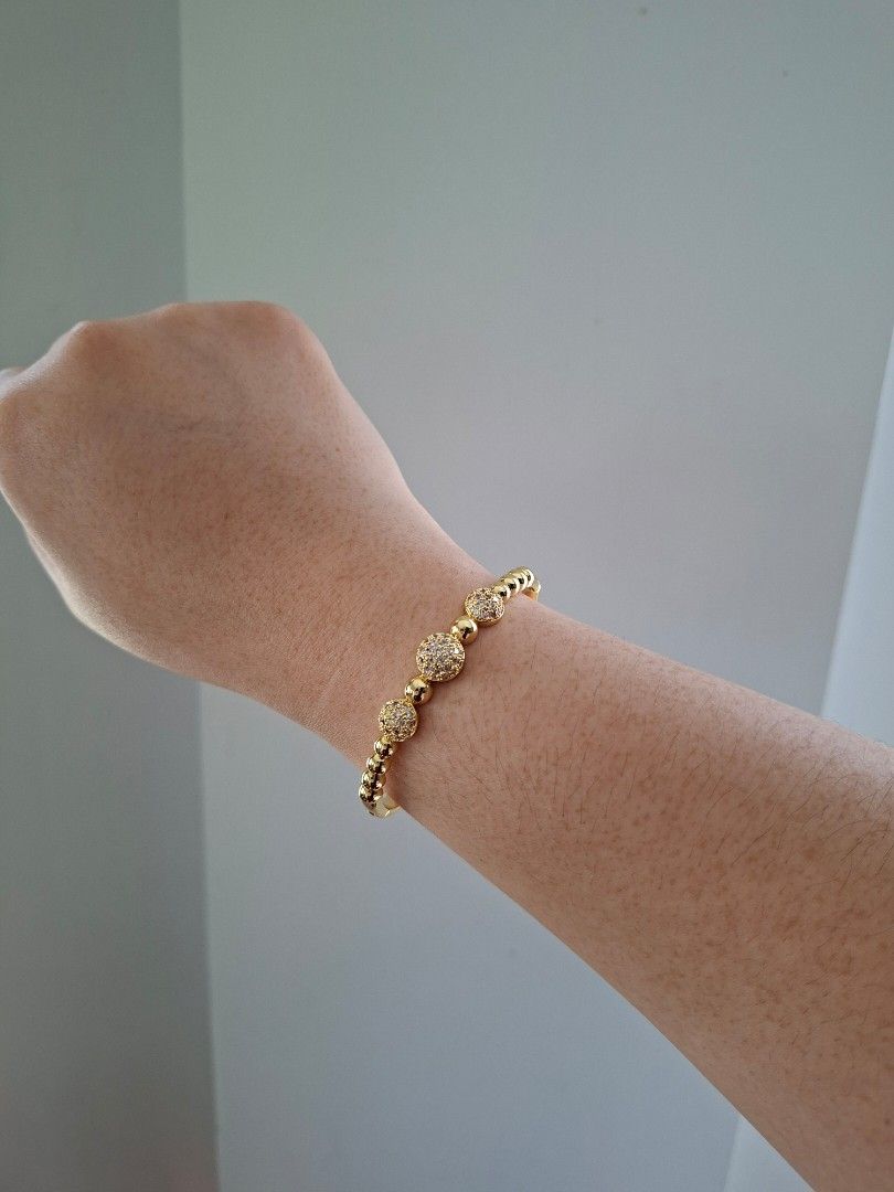 Bubbles Pattern Cute Alternating Size Bangle Bracelet Gold Stainless Steel (Category: Bracelets) located in Dasmarinas. Submitted by danabrie22 (Listing ID 1467718621, Image 2). Description: very well-made, excellent crafstmanship 10/10 condition brand new stainless steel & colored cubic zirconia stones made in Hongkong.