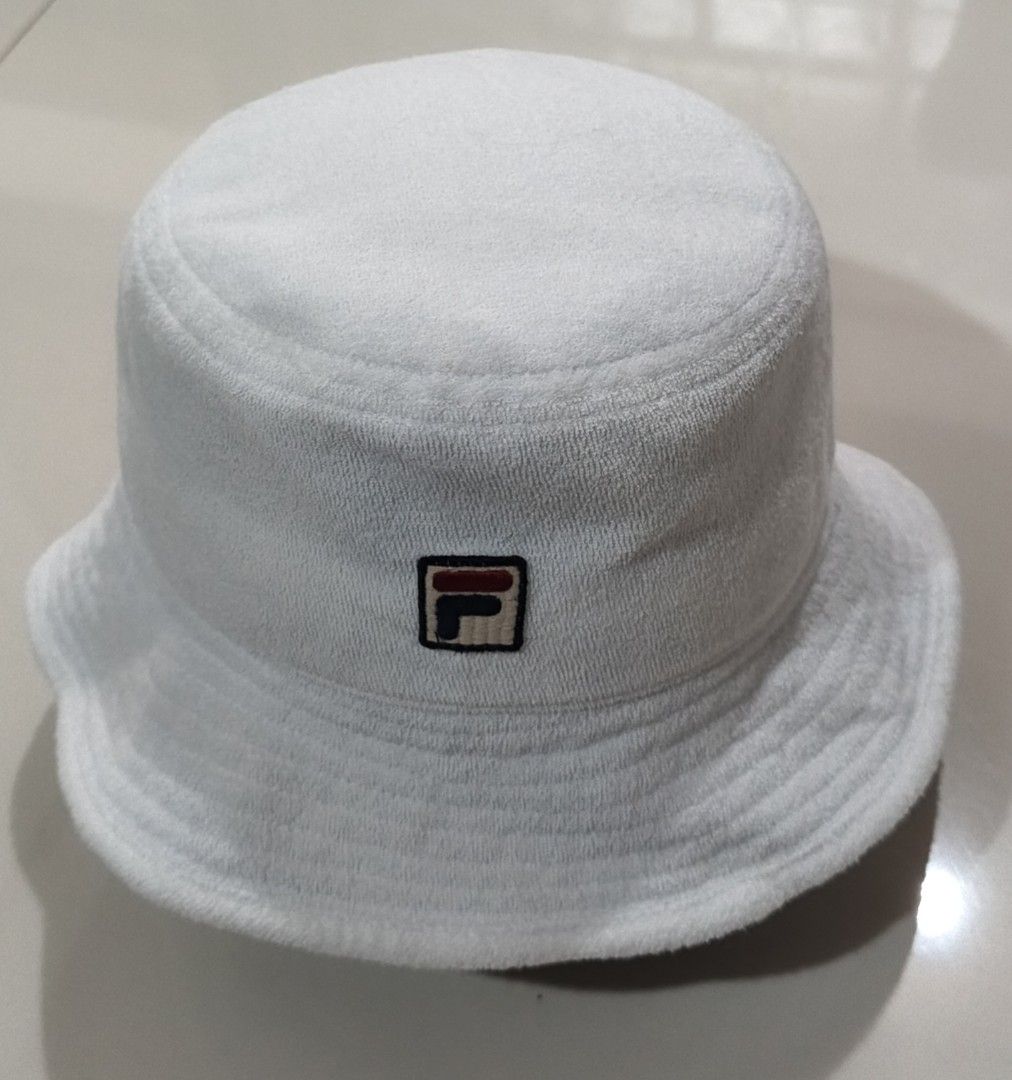 Bucket hat (Category: Hats & Beanies) located in Naga. Submitted by otaydenyoks (Listing ID 1467673824, Image 1). Description: small medium.