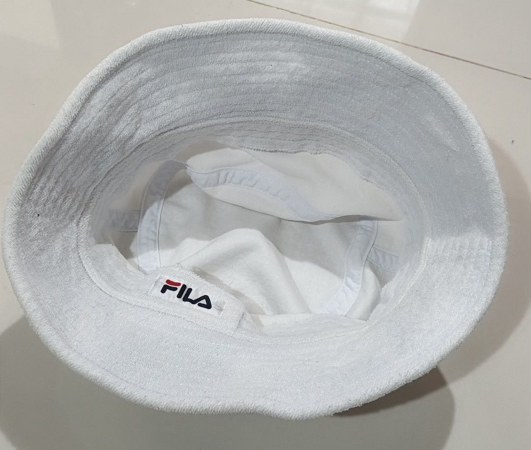 Bucket hat (Category: Hats & Beanies) located in Naga. Submitted by otaydenyoks (Listing ID 1467673824, Image 3). Description: small medium.