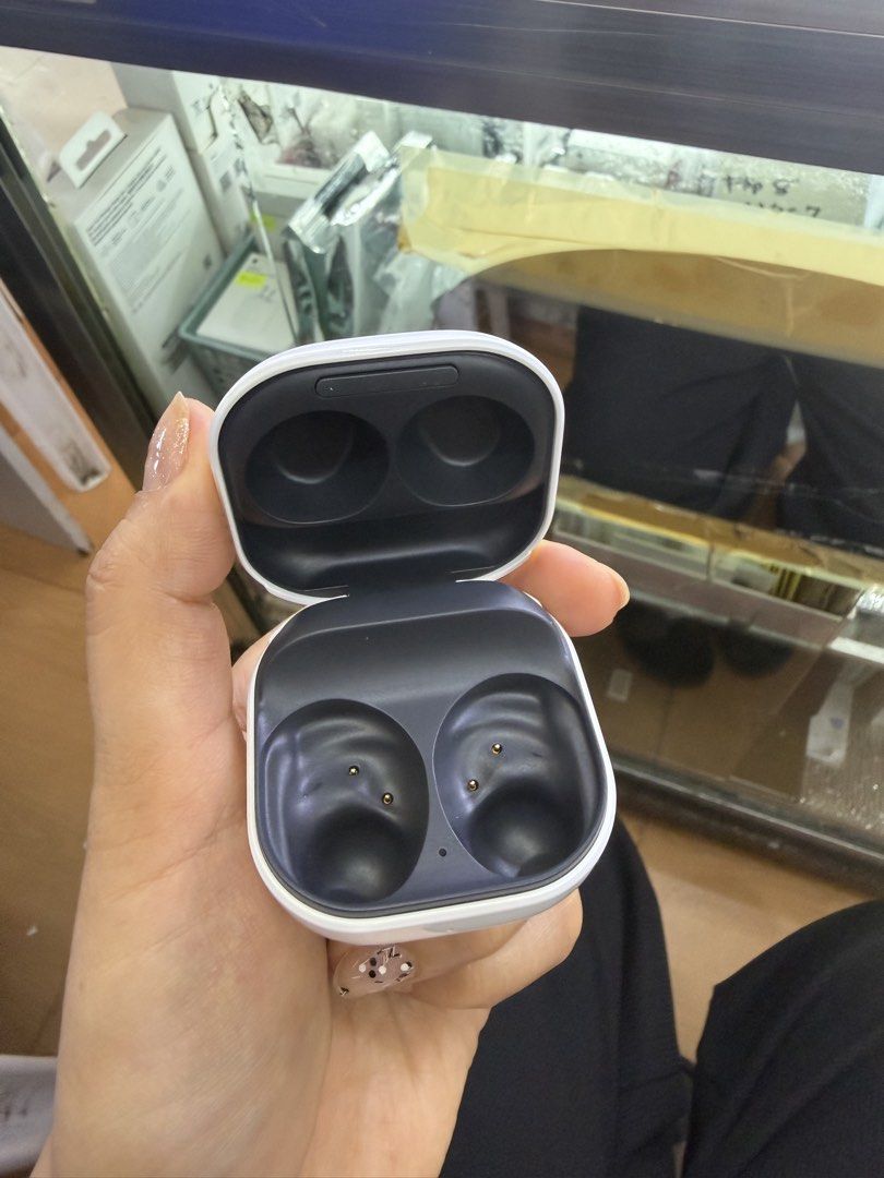 Buds Fe Case Only Original (Category: Cases & Sleeves) located in San Juan City. Submitted by mobileterritory2012 (Listing ID 1467654251, Image 1). Description: Buds fe case Only Original Good condition .