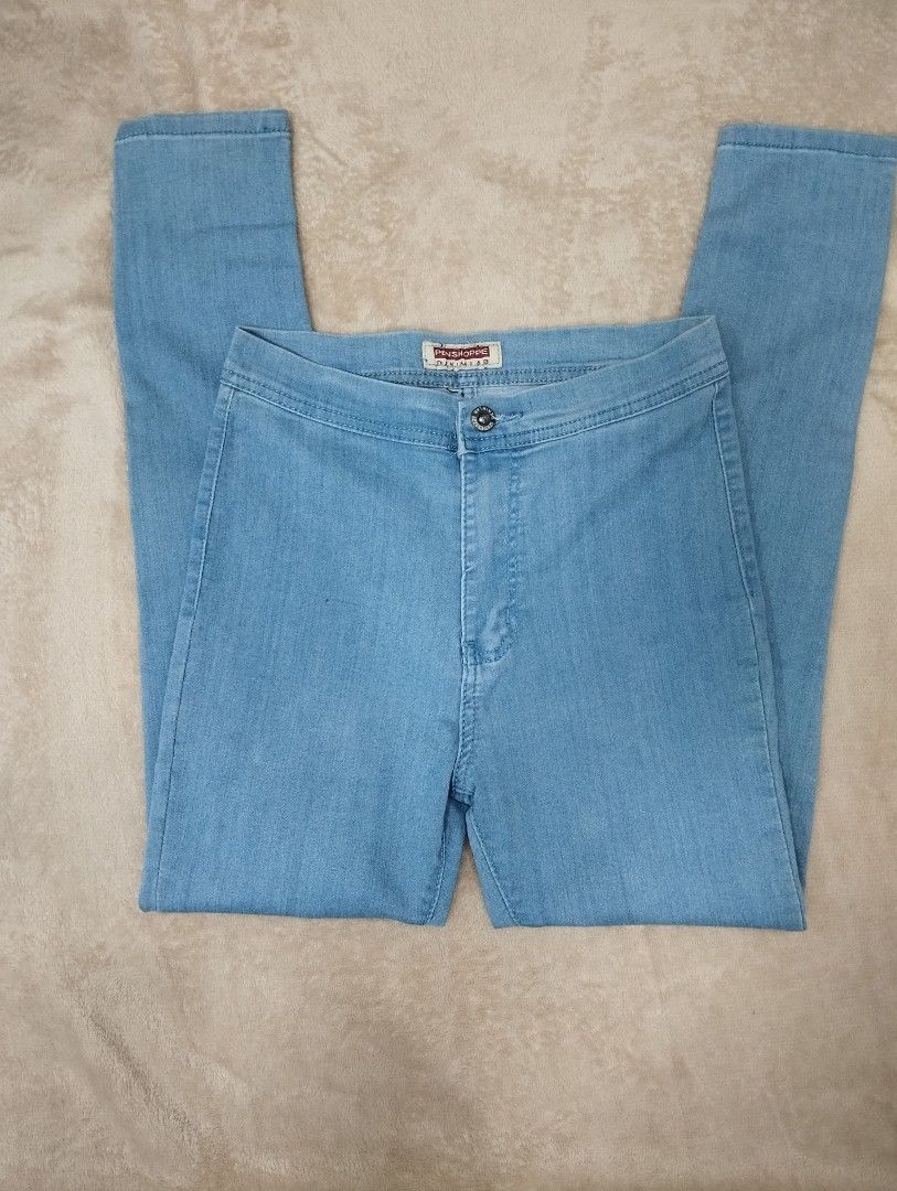 bundle of 3 skinny jeans (Category: Jeans) located in Dagupan City. Submitted by nahamul_1508 (Listing ID 1467661869, Image 1). Description: Preloved #1 bundle of 3 jeans not authentic.