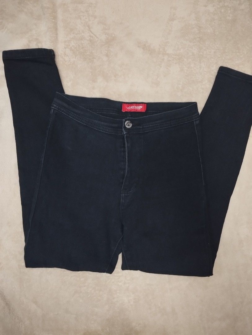 bundle of 3 skinny jeans (Category: Jeans) located in Dagupan City. Submitted by nahamul_1508 (Listing ID 1467661869, Image 2). Description: Preloved #1 bundle of 3 jeans not authentic.