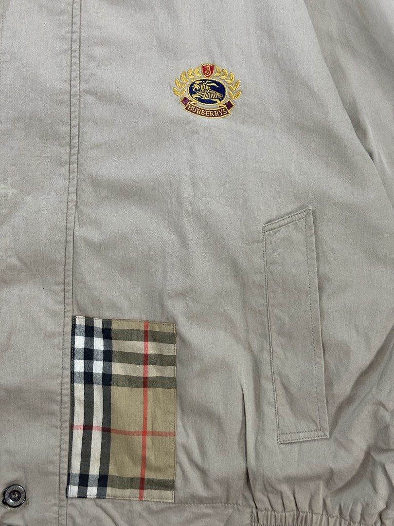 Burberry Harrington Jacket (Category: Luxury Apparel) located in Bacolod City. Submitted by dannnsoy (Listing ID 1467665791, Image 3). Description: Burberry Harrington Jacket •In very good condition •Dimension: 24” x 27” •Issue: Needs wash •Price: 1899 only 📍Note: Color may vary to due lighting and camera resolution. .