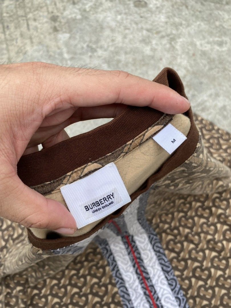 BURBERRY MONOGRAM SHIRT (Category: Formal Shirts) located in Manila. Submitted by lunaras_declutter (Listing ID 1467717575, Image 3). Description: EXCELLENT CONDITION 9.5 COLOR RATE MEDIUM OVERSIZED NO ISSUE.