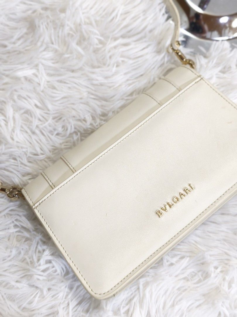 BVLGARIII😍 (Category: Shoulder Bags) located in Manila. Submitted by lalyn07_flower (Listing ID 1467795941, Image 3). Description: BVLGARI CODED.