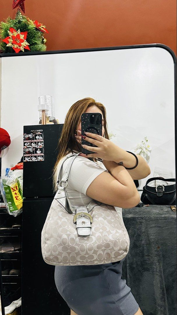 Cöachh Soho Lyn Medium 🩶 (Category: Looking For) located in Rizal. Submitted by raining_bags (Listing ID 1467652181, Image 1). Description: Like new 😍 authentic 💯 message me on Facebook Raining Bags Raining Bags II.