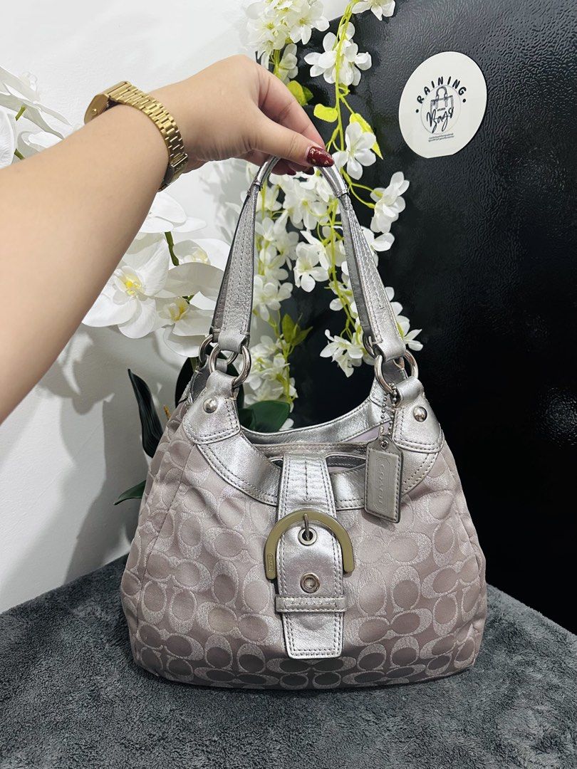 Cöachh Soho Lyn Medium 🩶 (Category: Looking For) located in Rizal. Submitted by raining_bags (Listing ID 1467652181, Image 2). Description: Like new 😍 authentic 💯 message me on Facebook Raining Bags Raining Bags II.