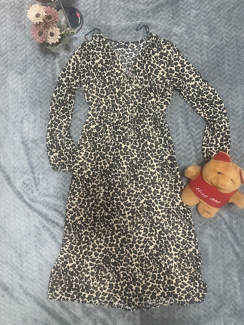 Calliope - Leopard print dress (Category: Dresses) located in Caloocan City. Submitted by fabs_preloved01 (Listing ID 1467769865, Image 1). Description: Calliope Leopard dress - size L - 40” length .