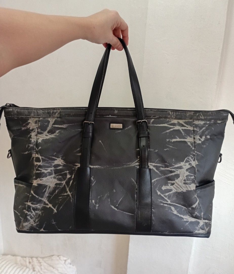 Calvin Klein black patterned Mens Weekender bag (Category: Tote Bags) located in Navotas City. Submitted by riyuwi (Listing ID 1467651136, Image 1). Description: PREOWNED Likenew ,Lightly uSed Authentic Vintage Y2K Japans Calvin Klein X IKETEI MENS WEEKENDER BAG ,SPORTS DUFFLE ,BUSINESS TRAVEL BAG -LARGE - Color: Black with patterned finish - Material: Sturdy leather handles with fabric body - Features: Zip top closure, front buckled straps, and 