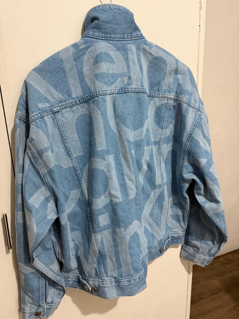 Calvin Klein Monogram Denim Jacket (Category: Luxury Apparel) located in Muntinlupa City. Submitted by shopchristianjohn (Listing ID 1467762975, Image 2). Description: Bought online at calvinklein.com. RFS - not my size, jacket is loose fit. Measurements: L: 25" (measured from the collar to the base) W: 25.5" (measured under the armpit) Sleeve lengt: 32" (measured from the collar) Arm opening (arnpit): 12" Cuff 4.5".