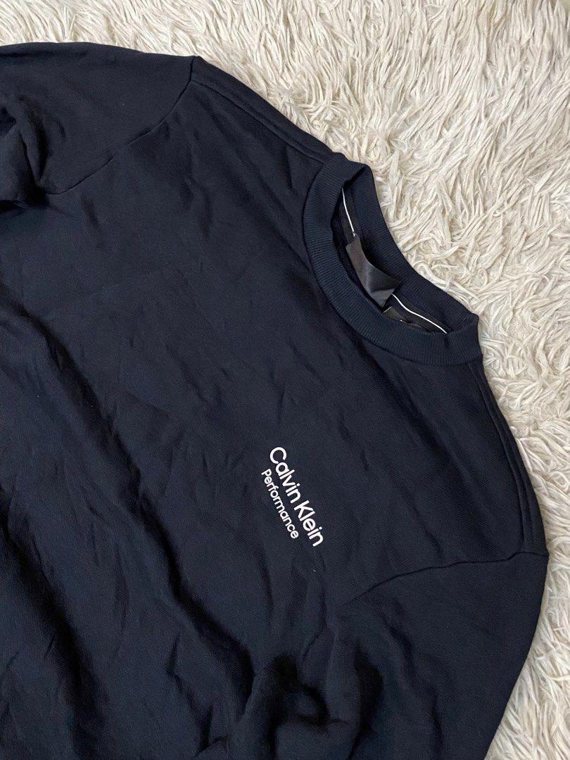 Calvin Klien (Category: Coats, Jackets and Outerwear) located in Aurora. Submitted by clarkmelvinthrift21 (Listing ID 1467790744, Image 2). Description: Name: Calvin Klien 📌Size: Medium 📌Dimensions: 20x24 📌Condition: Excellent 📌Issue/Flaws: None 📌Color rate: 9.5 Location: Zamboanga del Sur, Mindanao.