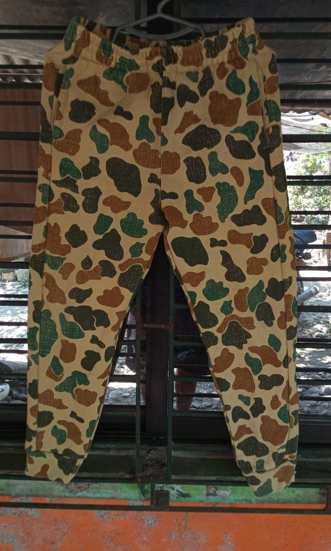 Camouflage Carhartt (Category: Joggers) located in Ajuy. Submitted by keenstone_527dd8 (Listing ID 1467691290, Image 2). Description: .