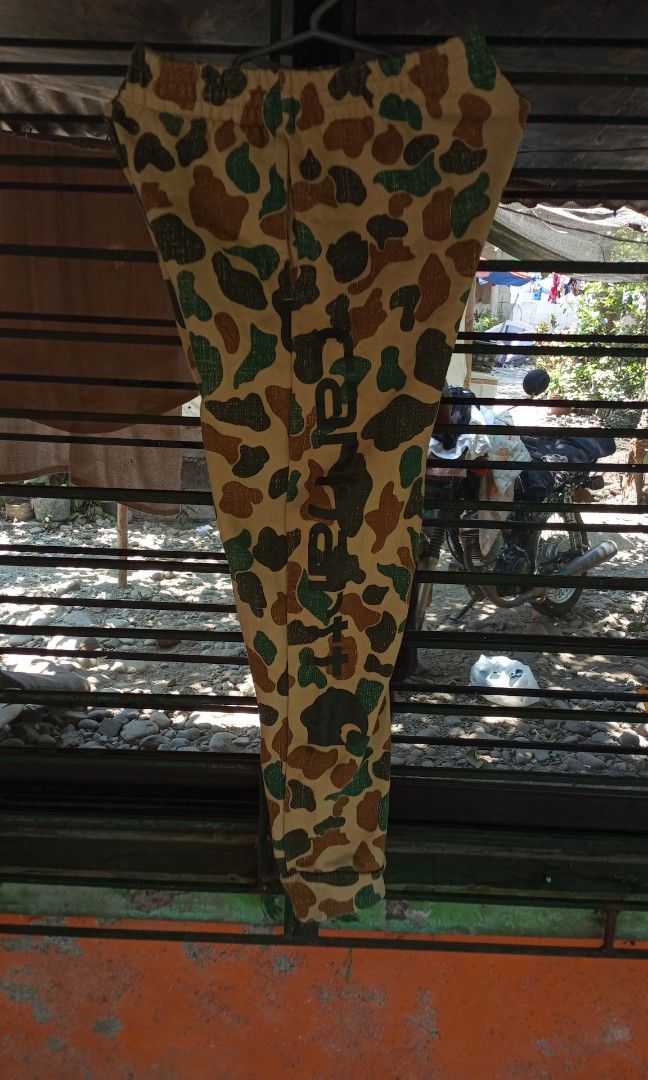 Camouflage Carhartt (Category: Joggers) located in Ajuy. Submitted by keenstone_527dd8 (Listing ID 1467691290, Image 1). Description: .