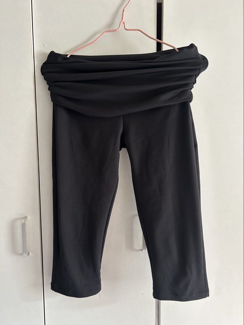 Candy Capri Leggings Small (Category: Activewear) located in Quezon City. Submitted by emayeah (Listing ID 1467638492, Image 1). Description: - Used once - Medyo masikip sakin - Nabili ko na may lining na sa likod.