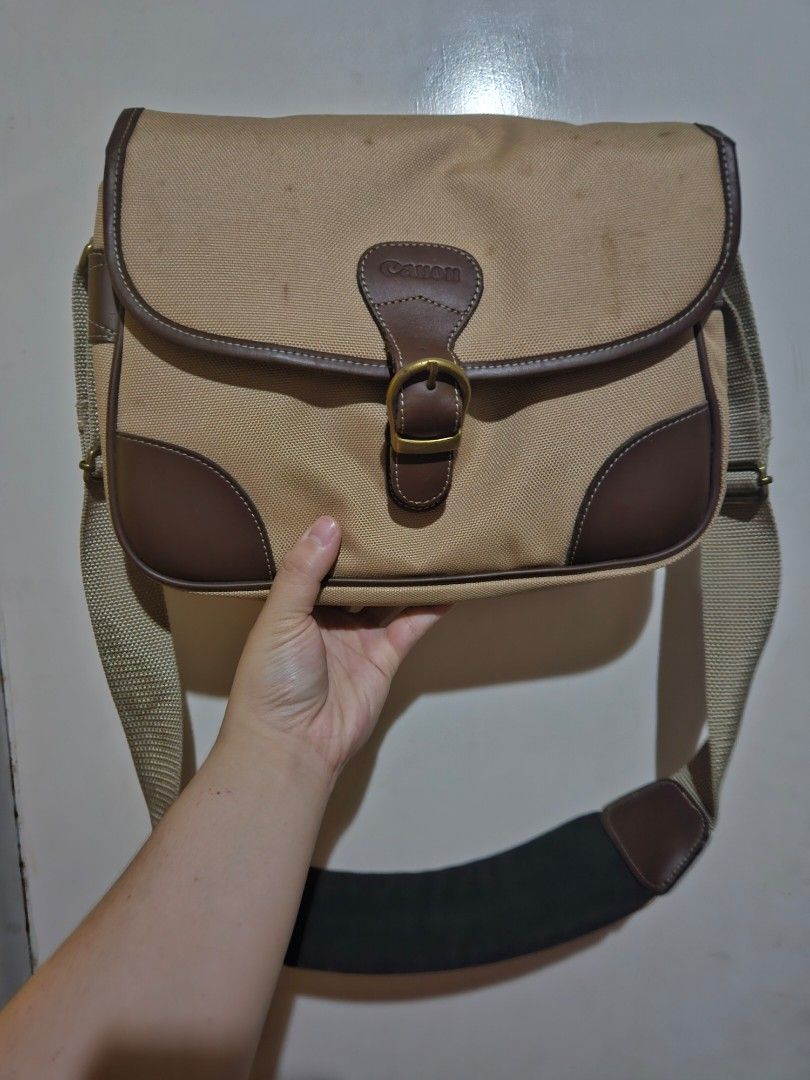 CANON CAMERA BAF (Category: Cases & Sleeves) located in Pasig City. Submitted by ciannysshop (Listing ID 1467790186, Image 1). Description: shoulder bag no bakbak needs cleaning.