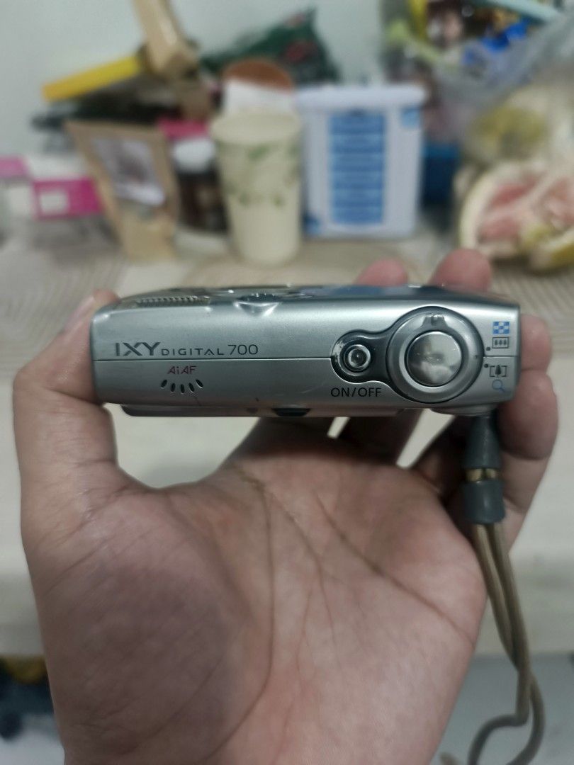 Canon IXY Digital 700 compact camera (Category: Cameras) located in Manila. Submitted by jenmelvin001795 (Listing ID 1467742807, Image 2). Description: 👉 issue nya lcd burn at minor na kapag open mo nid mo sungkitin ung pang lock pra ma open battery door inclusion ✅battery ✅strap ✅sd card .