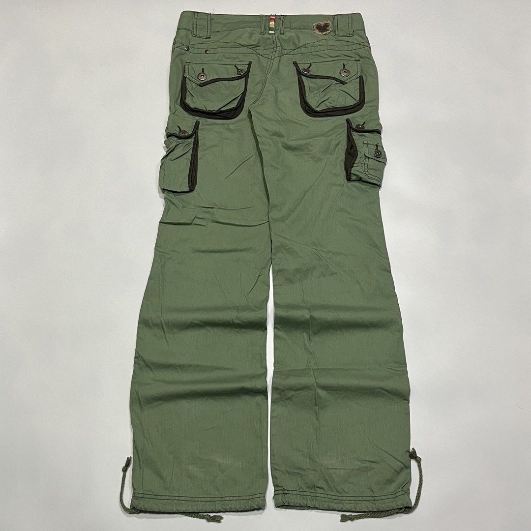 Cargo lightgreen pants (Category: Announcements) located in Quezon City. Submitted by thriftrage (Listing ID 1467733162, Image 2). Description: Waist’ 33 Length’ 41 Leg opening’ 9.5 Issue yellow stain & dirth stain washable check photo .