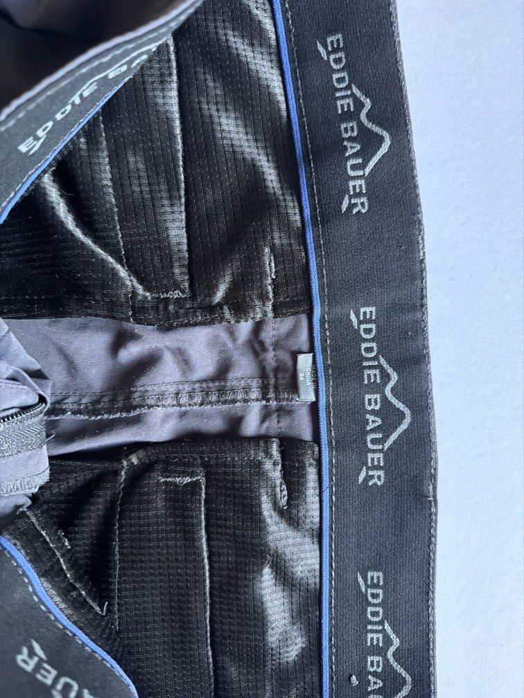 Cargo Mens Shorts Navy Size 36 (Category: Shorts) located in Las Pinas. Submitted by tgbtg_scjshop (Listing ID 1467616328, Image 2). Description: From USA PRE-loved Like New No Flaws Stretched up to size 37 Color: Navy Blue Size: 36 Mop:G-cash, gotyme Fixed price.