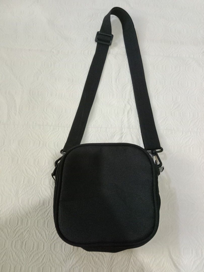 Carhartt Cp Sling (Category: Sling Bags) located in San Jose. Submitted by stopnshop_02 (Listing ID 1467625907, Image 3). Description: payment first no to joyjoy talk.