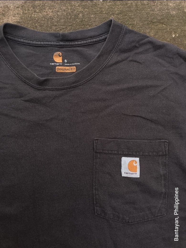 Carhartt K87-BLK (Category: Tshirts & Polo Shirts ) located in Bantayan. Submitted by rare.palautog (Listing ID 1467654664, Image 2). Description: CARHARTT K87-BLK SMALL W 21.5 L 29 SIGN OF USAGE,GOOD FADE 8.5/10 450+SF📩 CEBU LOCATION 📌.