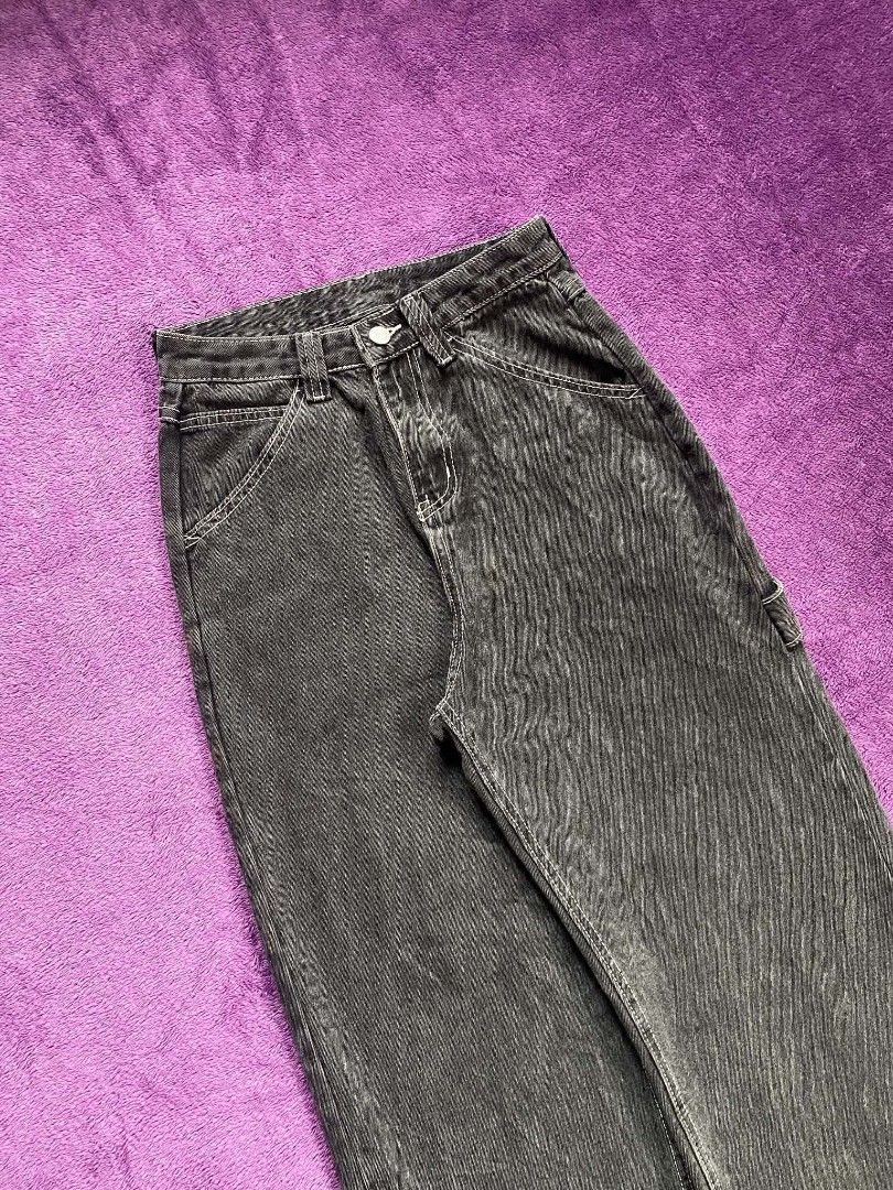 Carpenter Denim Pants (Category: Jeans) located in Manila. Submitted by abysthriftco (Listing ID 1467778795, Image 3). Description: CARPENTER DENIM PANTS Size 28-30 Length- 39 Hem- 10 DETAILS Heavy & hard denim Issue: ❌ Color rate: 10/10 Excellent condition.