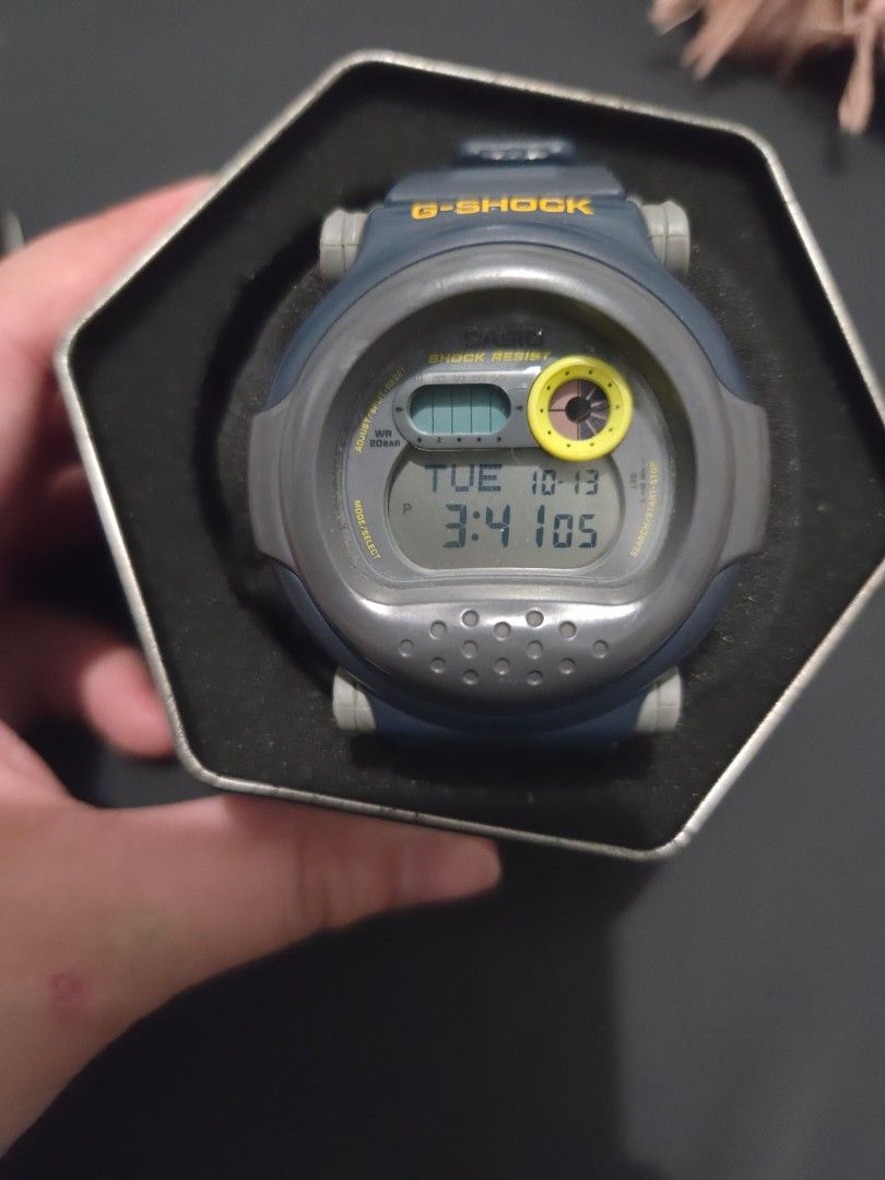 Casio G-Shock, Shock Resist 200 Meter Watch (Category: Men's Watches) located in Quezon City. Submitted by sashasarisarishoppe (Listing ID 1467670620, Image 1). Description: - Authentic Casio G-Shock digital watch - Striking blue and grey design with eye-catching yellow side buttons - Shock resistant structure built for durability - 200-meter water resistance rating for swimming and diving - Multi-functional digital display dial - Includes origin