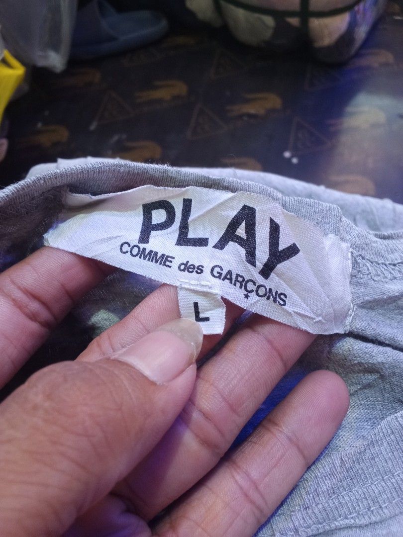 Cdg play (Category: Formal Shirts) located in Manila. Submitted by tcbukay_zxc25 (Listing ID 1467643249, Image 3). Description: cdg play size large.