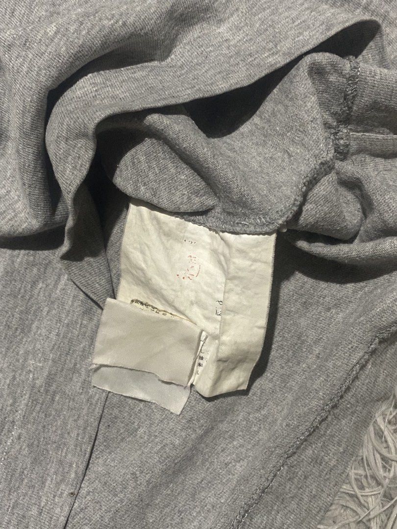 Cdg play (Category: Longsleeves) located in Lapu Lapu. Submitted by ericbuotjr (Listing ID 1467741888, Image 3). Description: Legit -Size: Large on tag -Dimes: 19x26 -Color rate: 9.5/10 - Excellent condition - Issue: yellow stain need wash only .