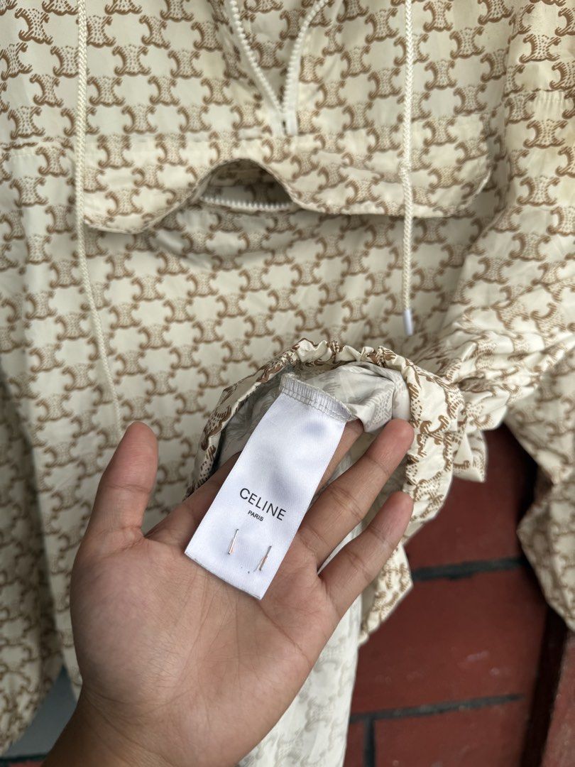 Celine (Category: Luxury Apparel) located in Baguio. Submitted by mardimercredi14 (Listing ID 1467640518, Image 3). Description: 🔥 Celine Dimensions: 24*28 Condition: very good Color Rate: 10 ❌ needs laundry ❌ naalis zipper ❌ cut necktag.