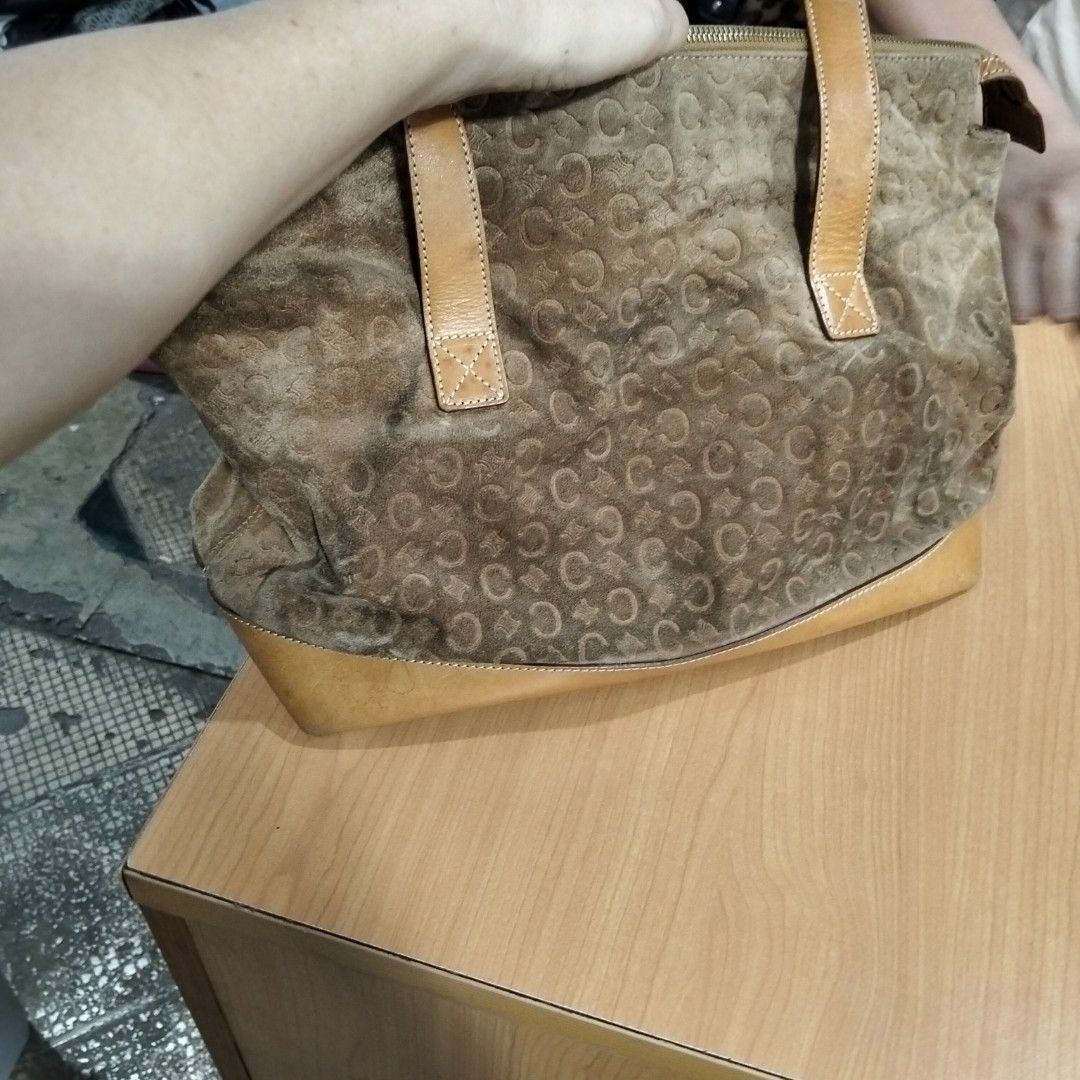 Celine (Category: Shoulder Bags) located in El Salvador. Submitted by francheskaukayukay (Listing ID 1467694005, Image 3). Description: .