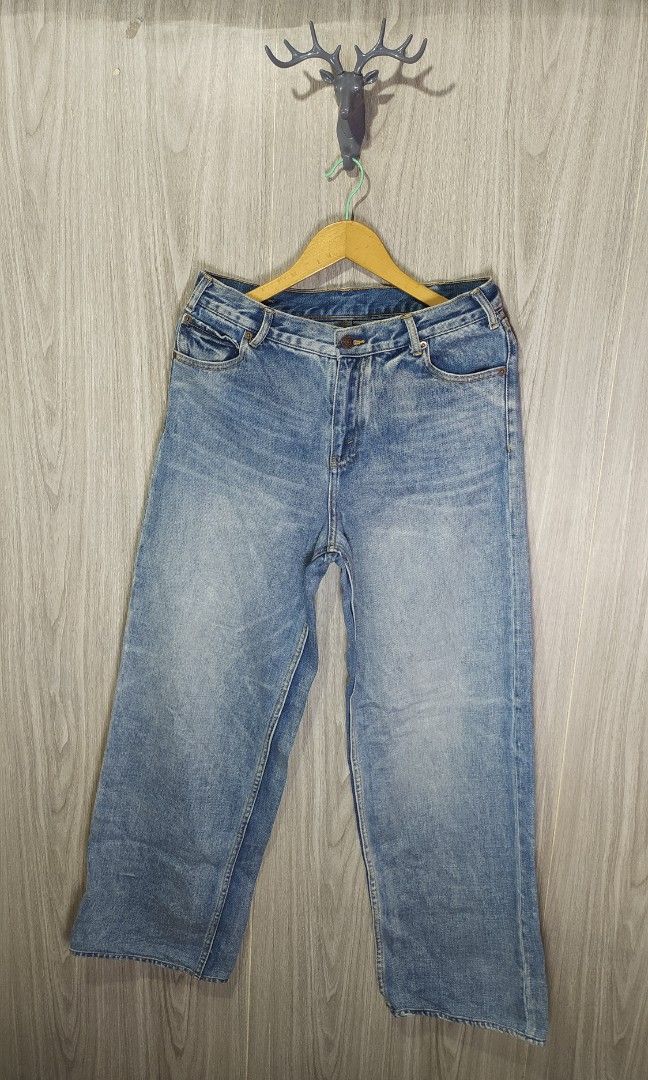 Celine Boyfriend Jeans (Category: Jeans) located in Naga. Submitted by secondspinv2 (Listing ID 1467760920, Image 1). Description: Celine Boyfriend Jeans ✅Size: 29 ✅Waist: 30 ✅Length: 42 ✅Hem: 10 ✅Color Rate: 9.5/10 ✅No Issue ✅Need Wash ✅Location: Bicol Naga City, Camarines Sur ✅Courier: J&T Express/Flash Express ✅MOP: Gcash only.
