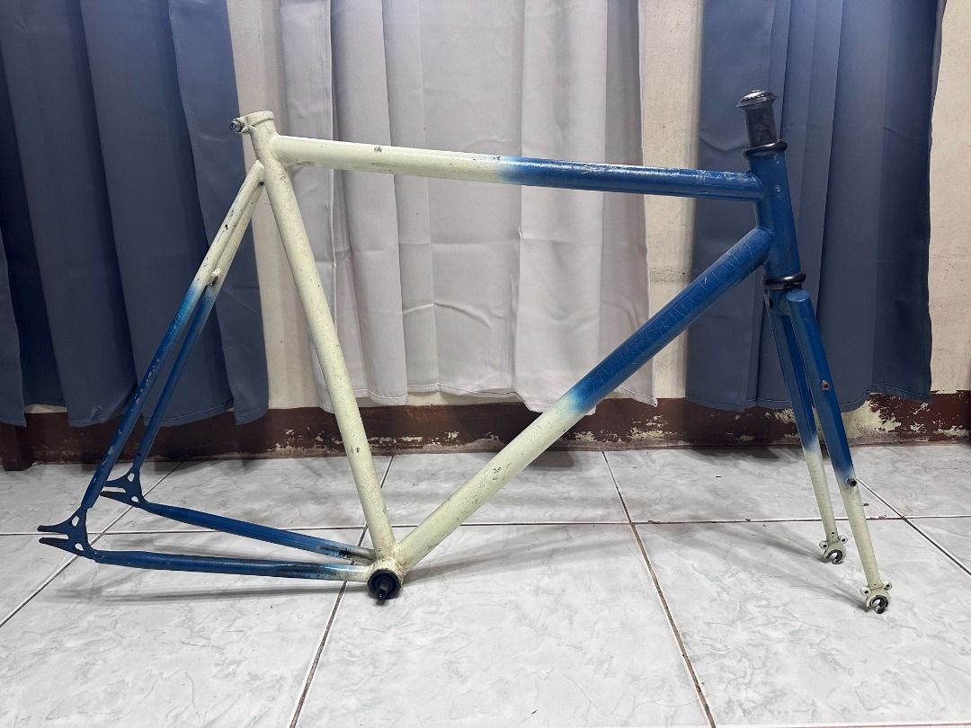 Celt 2k14 x TP cromo fork size 54 (Category: Bicycles) located in Manila. Submitted by gentleshark.bd09ad (Listing ID 1467752183, Image 1). Description: - Celk2k14 x TP crom fork size 54 - Includes bottom bracket and headset already attached - Condition: 8/10 (may mga gasgas pero walang dent) Location: Quezon City * FOR SALE ONLY* RFS: decluttering See less.