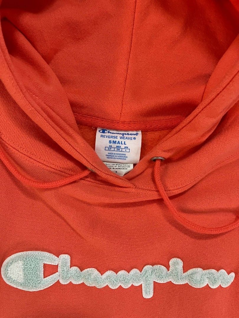 Champion Hoodie (Category: Coats, Jackets and Outerwear) located in Manila. Submitted by zenwind_3cdc42 (Listing ID 1467650587, Image 2). Description: •Champion hoodie ( small on tag) •Picture may varies due to lightning •add shipping via j&t // lbc •no issue.