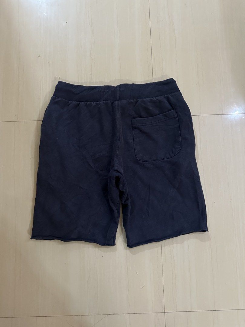 Champion Reverse weave (Category: Shorts) located in Alitagtag. Submitted by bhthrift_30 (Listing ID 1467750363, Image 2). Description: Champion Reverse weave Big c Small on tag 30-32 waist 20 Length 650+sf Excellent condition.