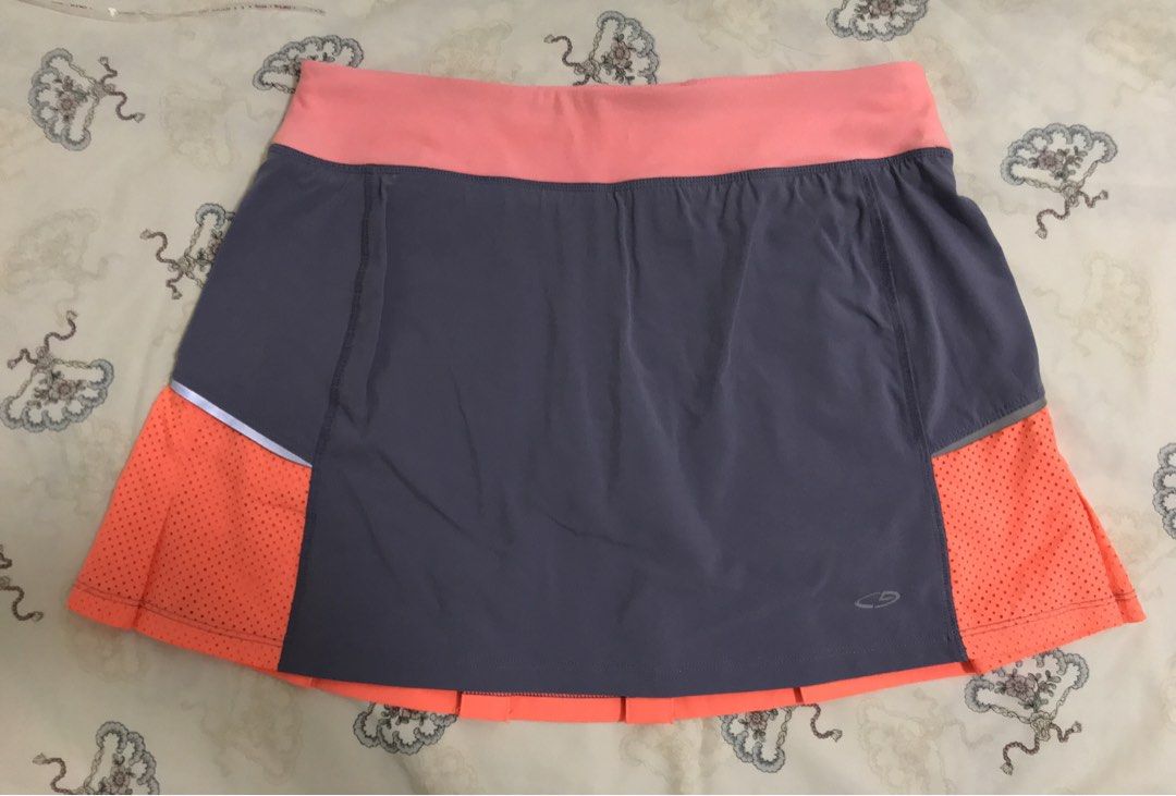 Champion Tennis Skirt (Category: Activewear) located in Manila. Submitted by freshlemon58885 (Listing ID 1467698852, Image 1). Description: With Inner Cycling 1pocket at the back Minor faded logo area but over all in good condition .