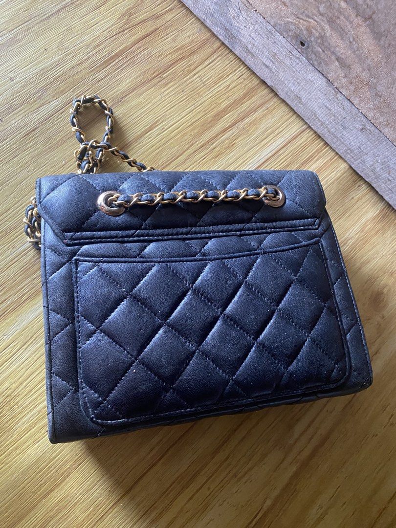 Chanel (Category: Luxury Bags & Wallets) located in Murcia. Submitted by cool.jacquelinebatilaran (Listing ID 1467611225, Image 3). Description: Good condition rubs lang sa lining hindi lagkit .