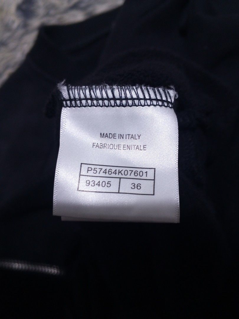 CHANEL (Category: Coats, Jackets and Outerwear) located in Manila. Submitted by pagatpatan59259 (Listing ID 1467707203, Image 3). Description: CHANEL size: 22/22 price: 2,500.