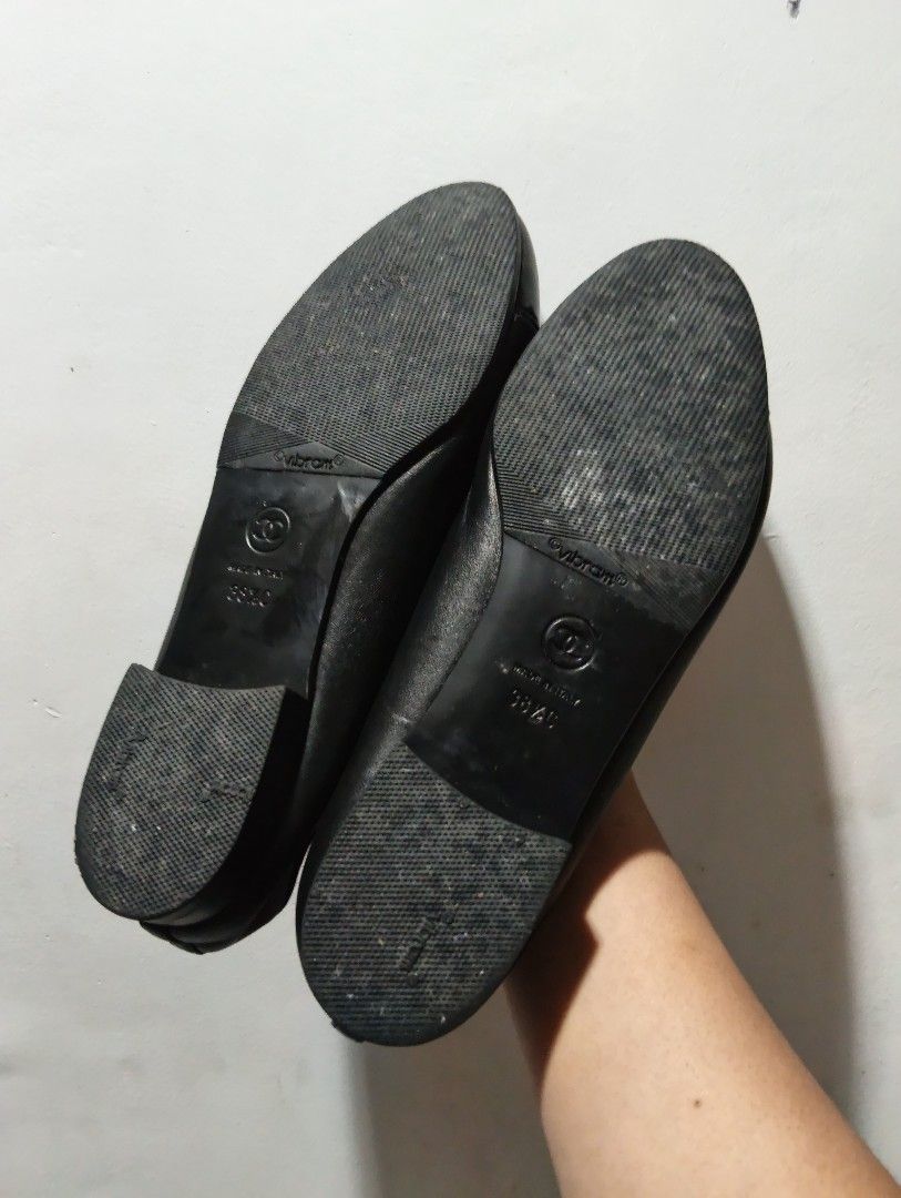 CHANEL BALLERINA FLAT PUMPS (Category: Flats & Sandals) located in Talisay. Submitted by nooooooooooooooooy (Listing ID 1467757607, Image 2). Description: 38 ½ EXCELLENT NO SCRATCHES IN PATENT & BODY AS IS WHERE IS.