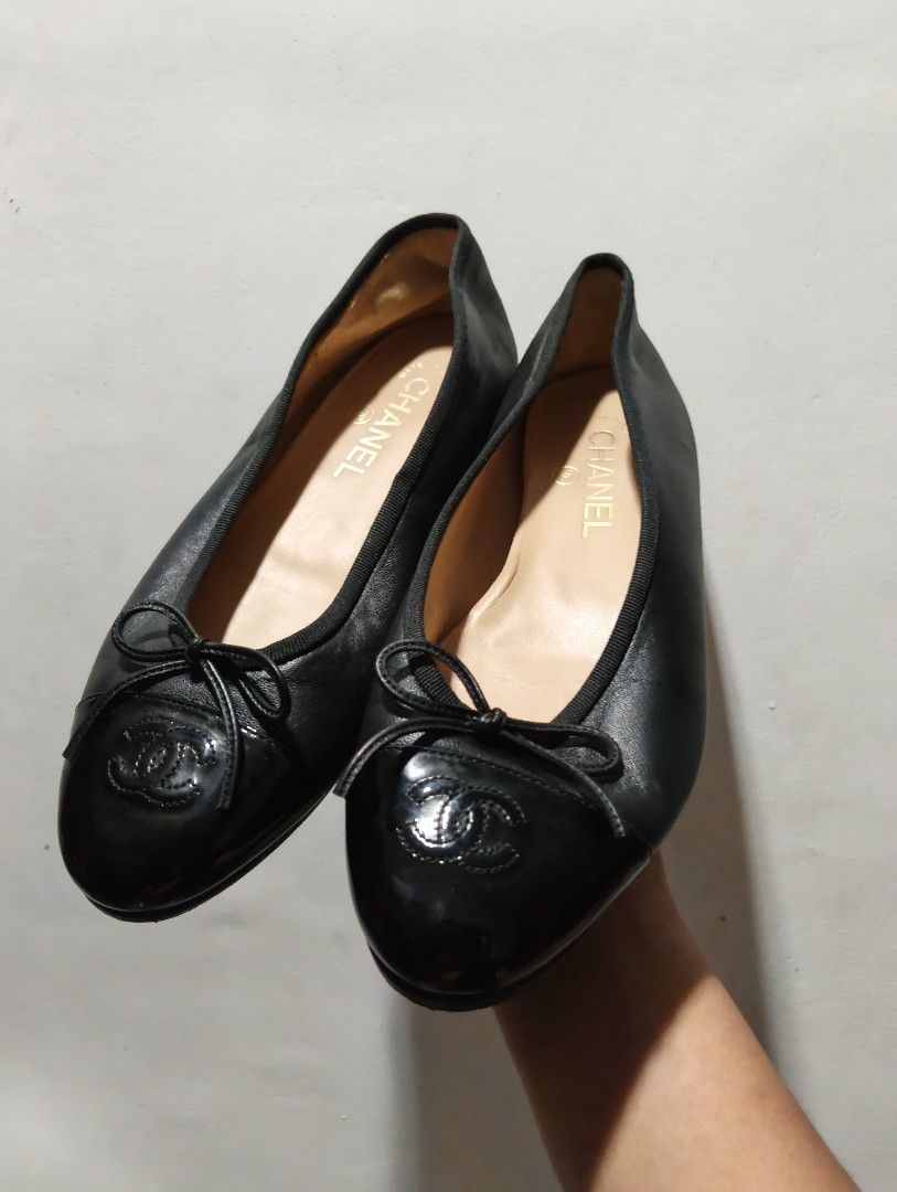 CHANEL BALLERINA FLAT PUMPS (Category: Flats & Sandals) located in Talisay. Submitted by nooooooooooooooooy (Listing ID 1467757607, Image 1). Description: 38 ½ EXCELLENT NO SCRATCHES IN PATENT & BODY AS IS WHERE IS.