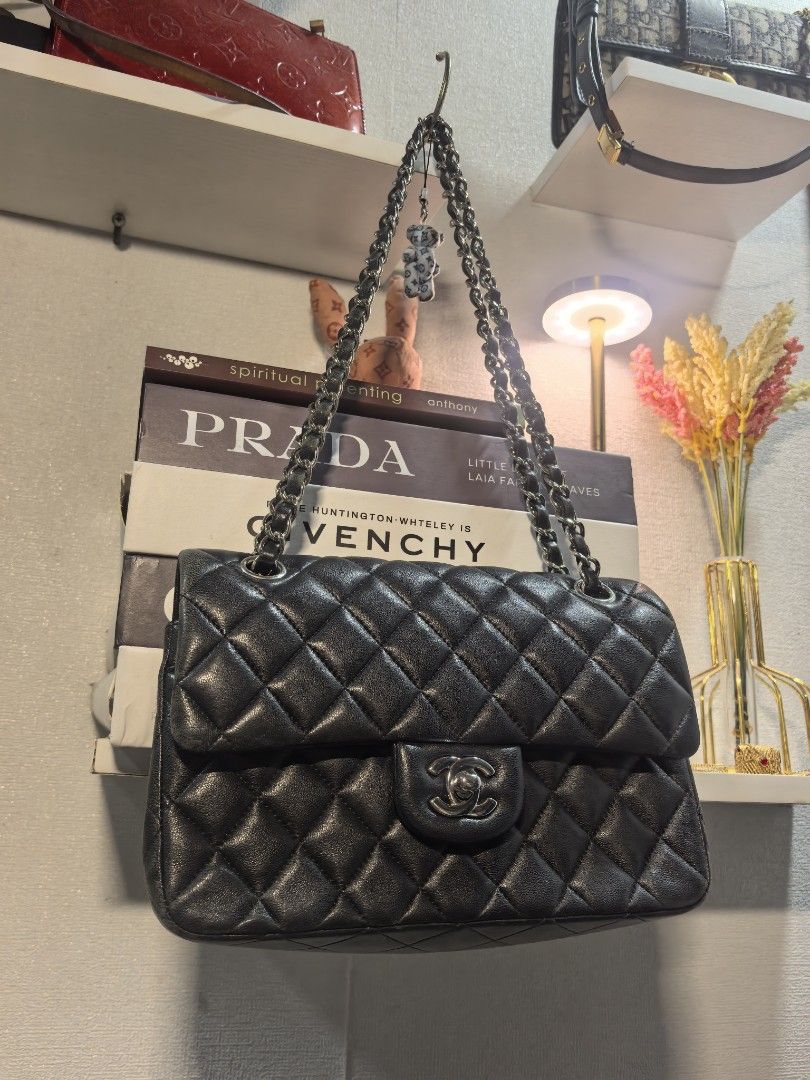 Chanel caviar (Category: Luxury Bags & Wallets) located in Baguio. Submitted by ashzachary (Listing ID 1467744155, Image 2). Description: Chanel caviar Condition :Excellent condition Color rate 10/10 Size :Medium Code 29872421 Minimal use see flaws sa last pic Super ganda sa personal Pm. More details Good quality Plsss 📌No Bogus 📌No return MOP What you see is what you get PALAWAN, CEBUNA GCASH AND BDO Reminder😊 We're selling thrifted clothes s
